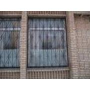 Решетки на окна и двери защитные металлические фотография