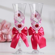 Набор свадебных бокалов “Бантик“, с лепниной и бисером, малиновый фотография