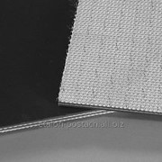 Конвейерная лента толщиной 2,0 мм черная с рабочей поверхностью из ПВХ. фото