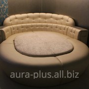 Кровать с мягким изголовьем Aura plus Изголовье бежевый кожзам, втяжки- камни Swarovski фотография