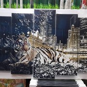 Модульная картина пятипанельная 80 х 125 см Тигр в большом городе фотография