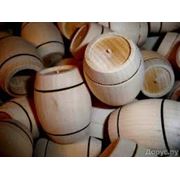Чаны деревянные бочки бочонки кадки ушата на экспорт фотография