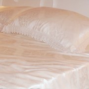 Шелковое постельное белье с кружевами