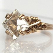 Серебряное кольцо с напылением розового золота и бриллиантом (Херкимер) фото