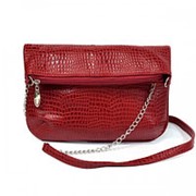 Небольшая красная женская кожаная сумочка фото