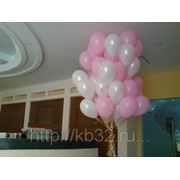 Букет из воздушных шаров - белый и розовый, 50 штук. фотография
