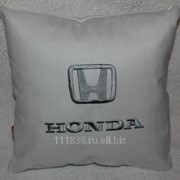 Подушка белая Honda серебро фотография