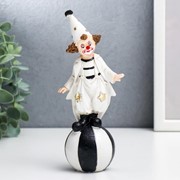 Сувенир полистоун “Клоун в колпаке на шаре“ чёрно-белый с золотом 18х5,5х7,5 см фотография