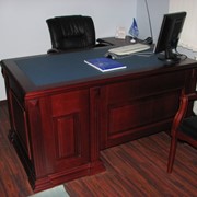 Стол для рабочего кабинета фото