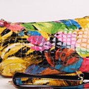 Женская кожаная сумка с цветочками фото