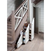 Лестница из массива ясеня со шкафчиками фото