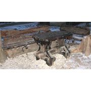 Деревянный стол со скамьями
