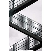 Монтаж лестниц, площадок обслуживания и ограждения фото