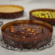 Шоколадный пирог с арахисом фотография