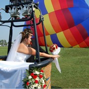 Свадебный полет на воздушном шаре фото