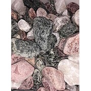 Камень для бани Огненный камень Микс: порфирит, кварцит белый и малиновый мелкая фракция для электрокаменок фото