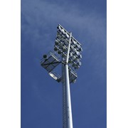 Мачты для освещения стадионов и спортивных объектов. фотография