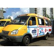 Реклама на мини-автобусах и такси фото