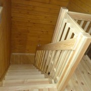 Деревянные лестницы в дом фотография