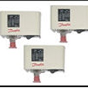 Регуляторы давления в конденсаторе поддерживают давление конденсации выше определенного уровня в случае понижения температуры окружающей среды. Холодильное оборудование.