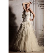Свадебное платье с заниженной талией юбка воланами, корсет сердцевидной формы
