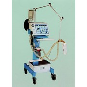 Аппарат ИВЛ предназначен для проведения искусственной вентиляции легких новорожденным, детям (предпочтительно) и взрослым в отделениях реанимации, интенсивной терапии и на транспорте. фотография
