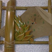 Часы настенные из бамбука и кожи фото