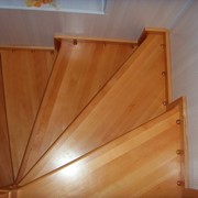 Лестница винтовая деревянная фото