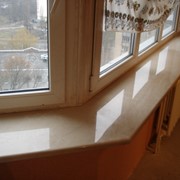 Мраморный подоконник угловой (балконный вариант)
