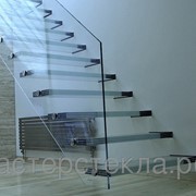 Стеклянные ступени для лестниц фото