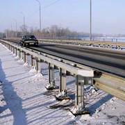 Ограждение дорожное и мостовое барьерного типа фото