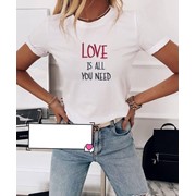 Женская футболка с надписью "love is all you need" 42-50 р. белая
