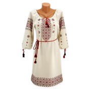 Вышитое платье с филигранным узором в традиционных цветах