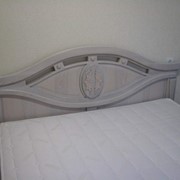 Кровать двухместная из дерева фото