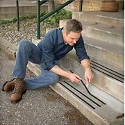 Установка антискользящих лент фото