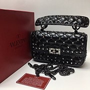Женская сумка VALENTINO Garavani (черная лаковая) фото