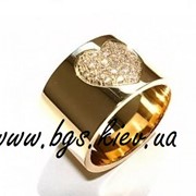 Перстень золотой с бриллиантом фото