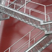 Лестницы из металла фотография