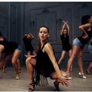 Танцы для девушек, обучение современным танцам