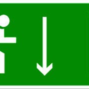 Эвакуационный знак, код E 09 Указатель двери эвакуационного выхода (правосторонний)