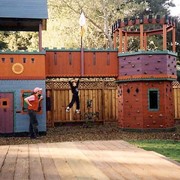 Детская игровая площадка с рукоходом и мостом фотография
