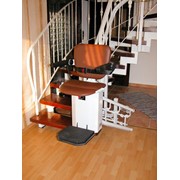 Лестничный подъёмник для инвалидов FreeSTAIR (с сиденьем)