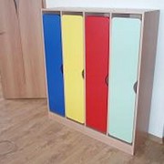 Шкафчик для раздевания с цветными дверками фото