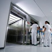Лифты больничные фотография