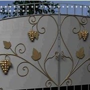 Ворота сварные металлические с коваными элементами фото