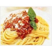 Доставка горячих блюд - Спагетти с соусом болоньез фотография