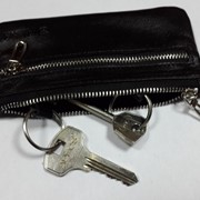 Кожаная сумочка для ключей Valenta черного цвета фото