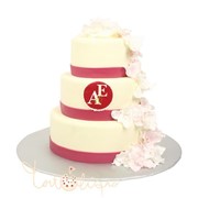 Свадебный торт с инициалами на красном фоне №593 фото