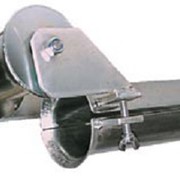 Устройство оцинкованное изогнутое для заведения кабеля в трубу