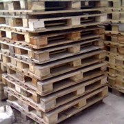Паллеты, поддоны грузовые деревянные восстановленные. фотография